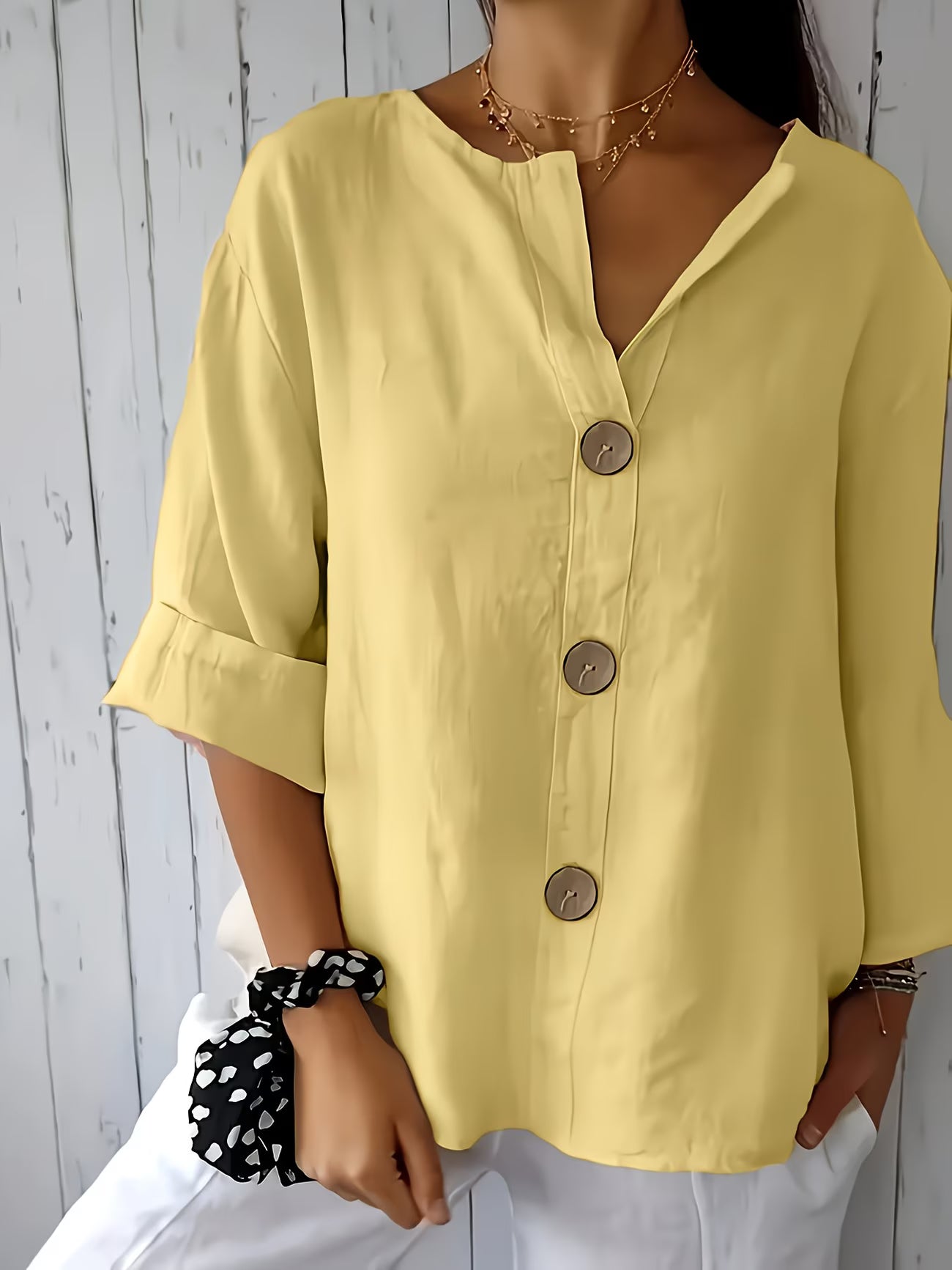 Women’s Elegant Button-Detail Vacation Shirt.