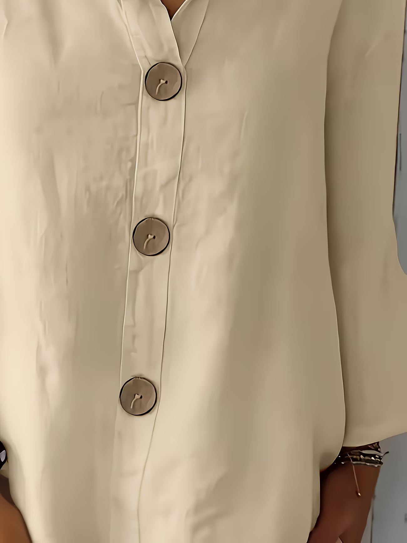 Women’s Elegant Button-Detail Vacation Shirt.
