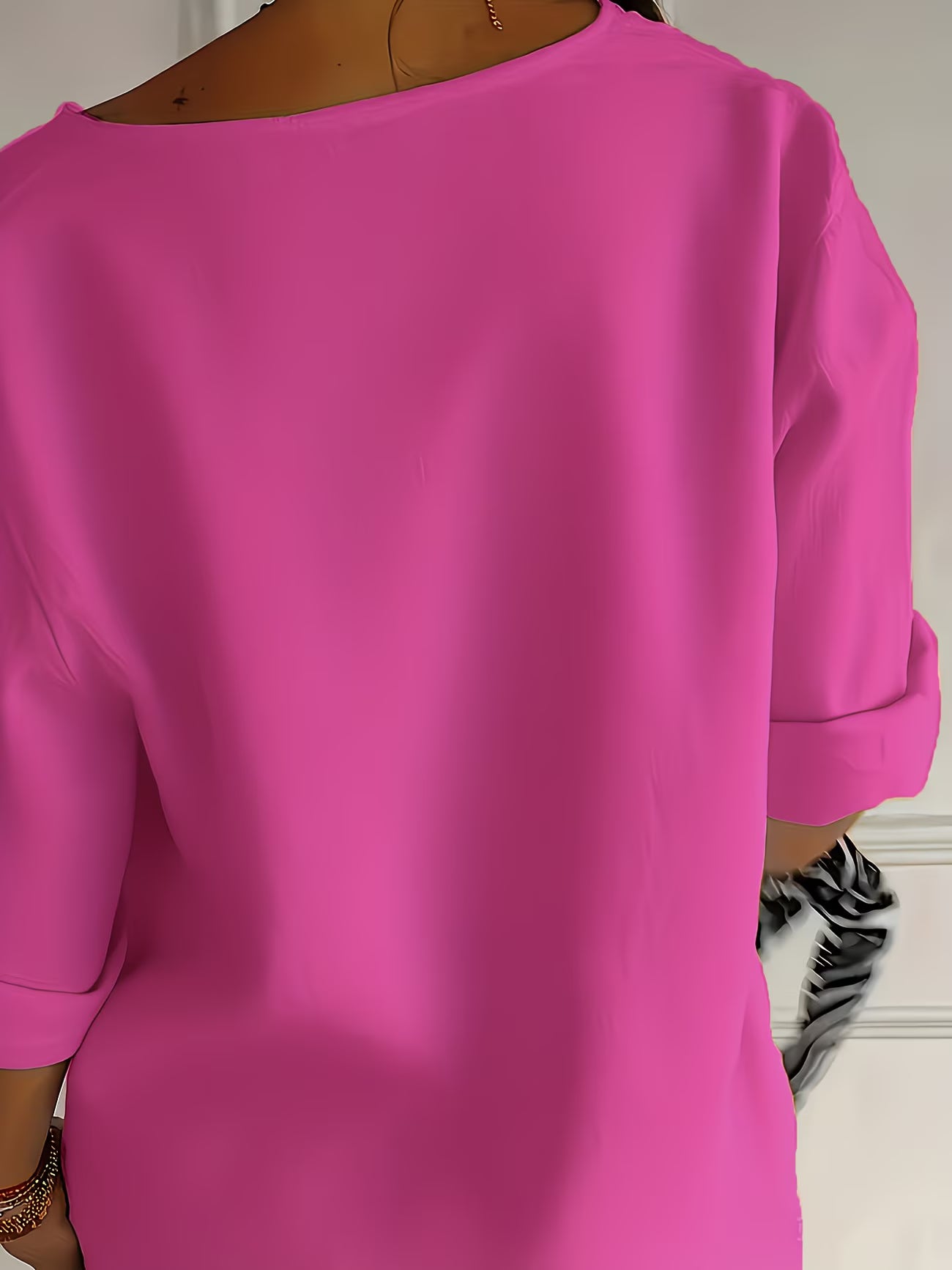 Women’s Elegant Button-Detail Vacation Shirt.