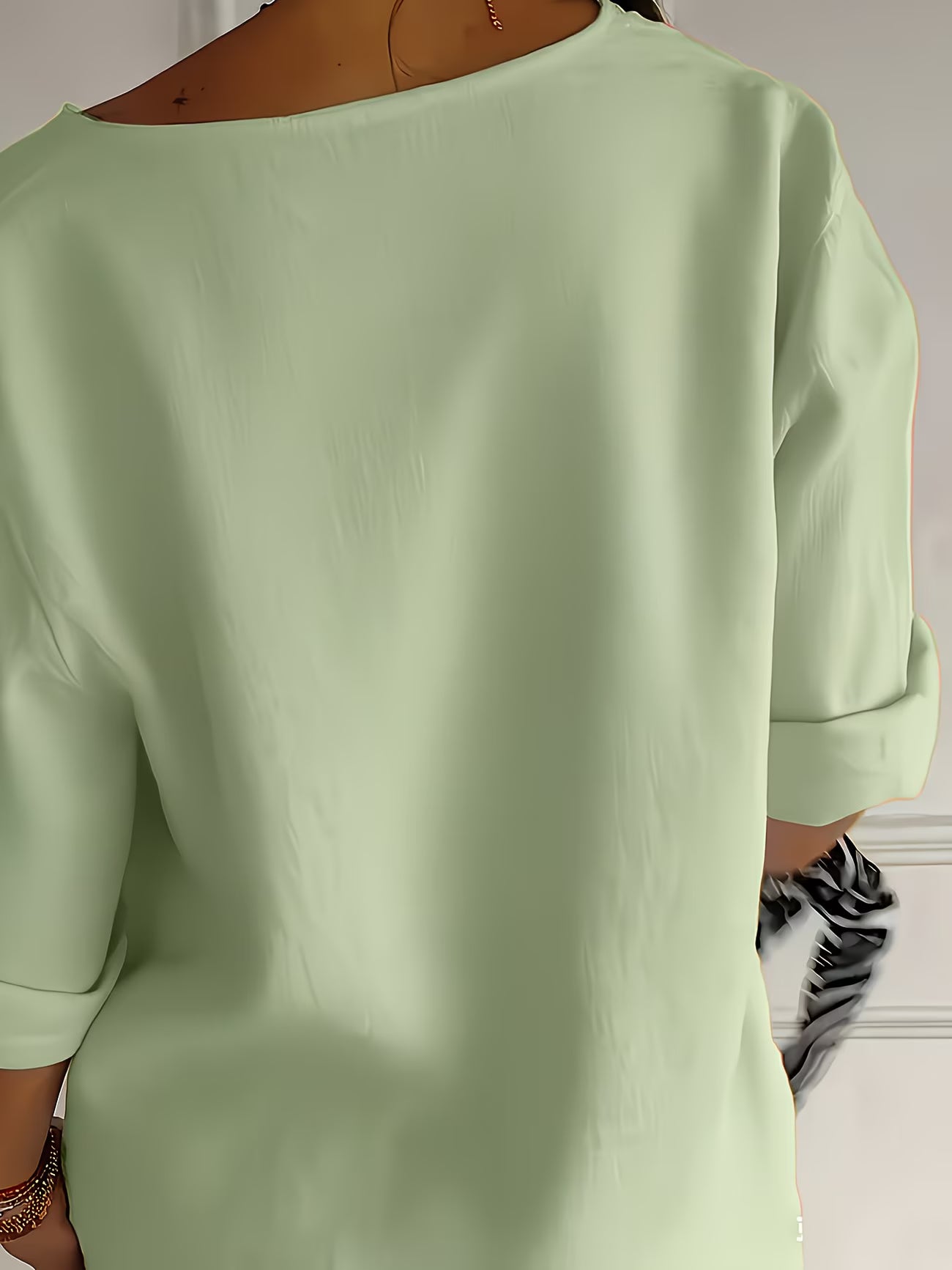Women’s Elegant Button-Detail Vacation Shirt.